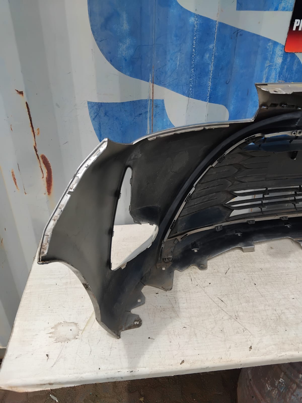 Toyota Yaris facelift front bumper with bumper grill - Private Seller Toyota Yaris facelift front bumper with bumper grill - Private Seller