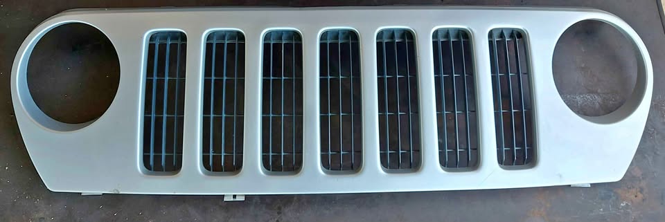 Jeep Cherokee 3.7l KJ Front Grill