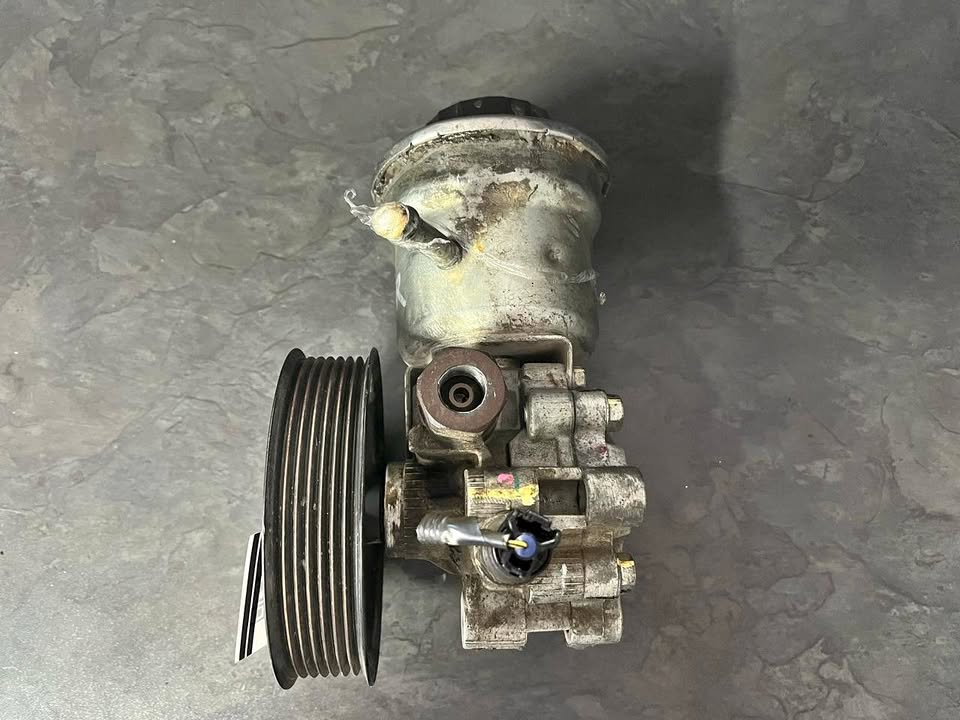Toyota Quantum 2.7 VVTI Power Steering Pump - Private Seller Toyota Quantum 2.7 VVTI Power Steering Pump - Private Seller