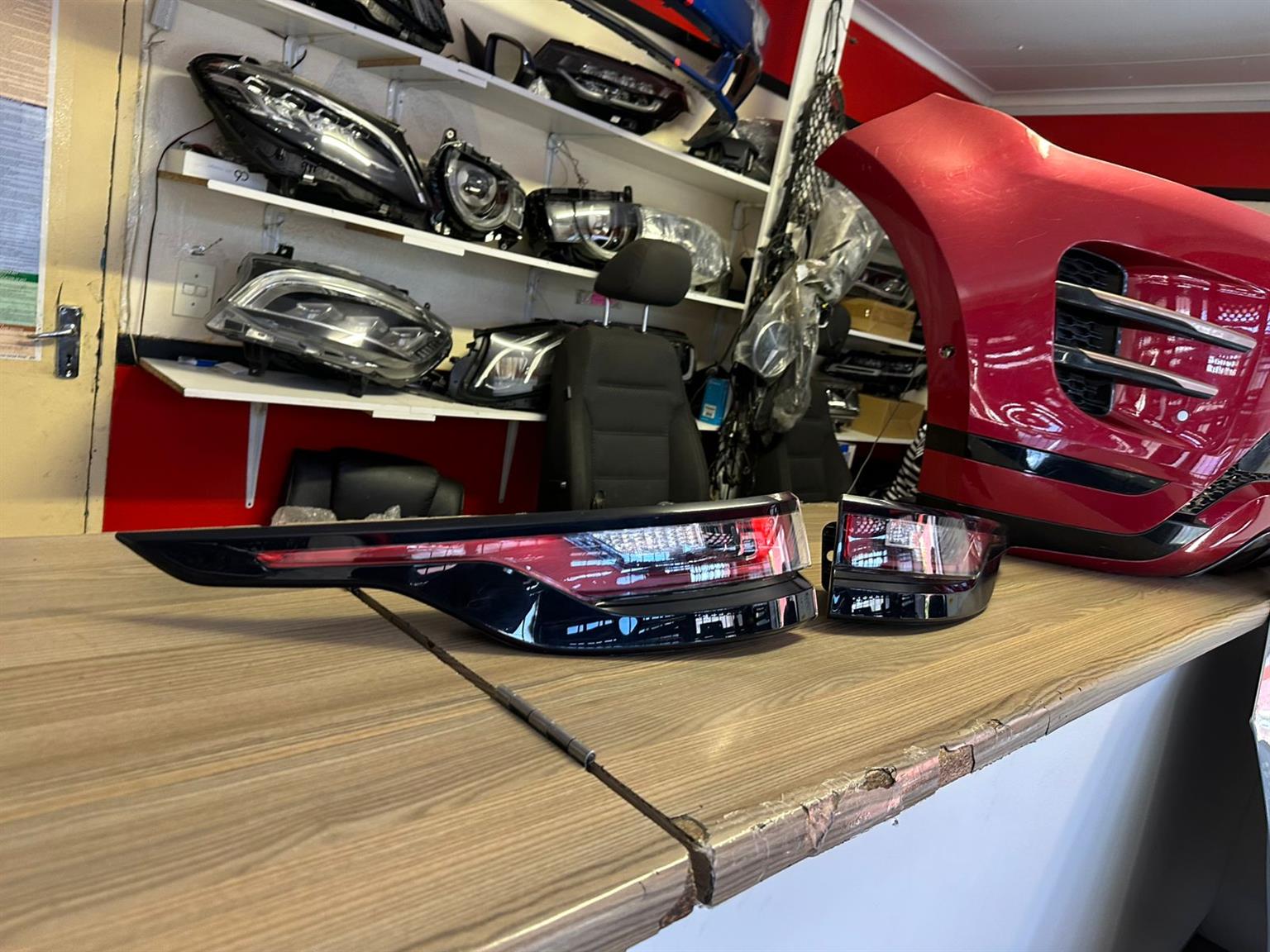 2021 RANGE ROVER EVOQUE TAILLIGHT LEFT AND RIGHT AVAILABLE FOR SALE - Private Seller 2021 RANGE ROVER EVOQUE TAILLIGHT LEFT AND RIGHT AVAILABLE FOR SALE - Private Seller
