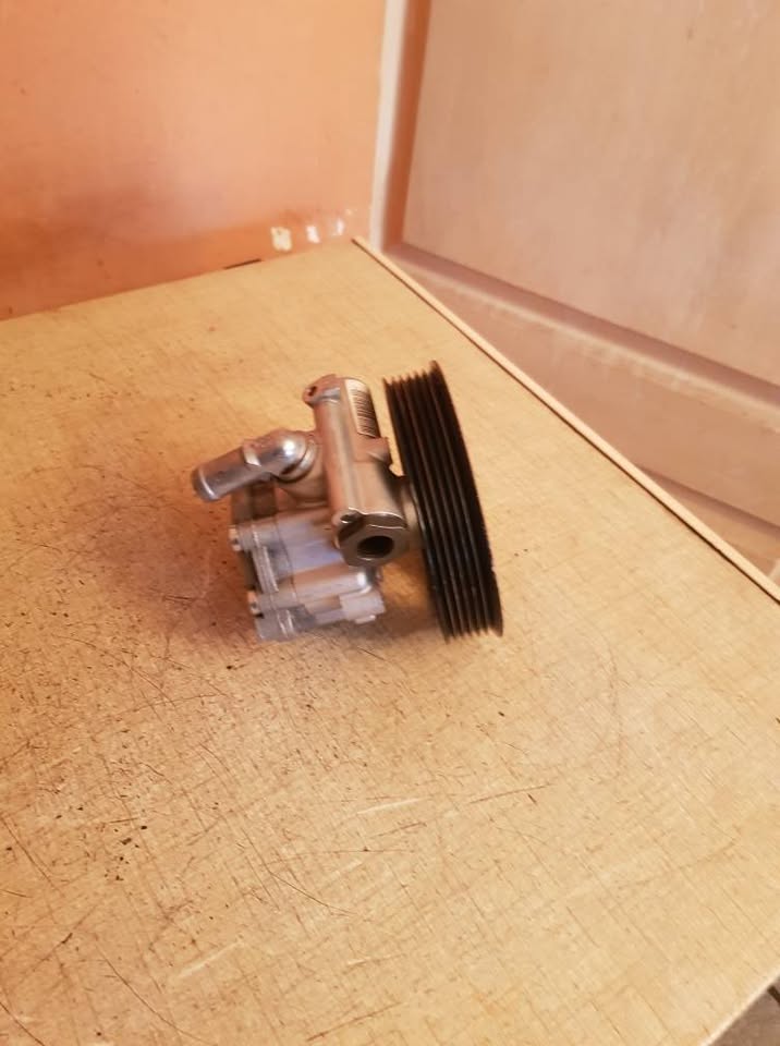 NEW RENAULT OR NISSAN POWER STEERING PUMP FORSALE