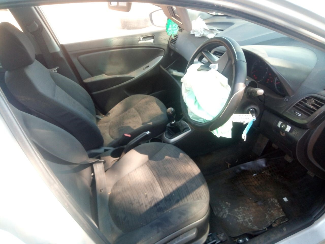 Hyundai ACCENT 1,6 GL/MOTION Silver - 2016 Spares - Private Seller Hyundai ACCENT 1,6 GL/MOTION Silver - 2016 Spares - Private Seller