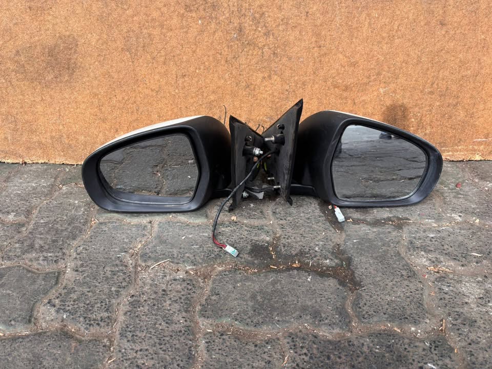 Suzuki Ertiga Mirror - Private Seller Suzuki Ertiga Mirror - Private Seller
