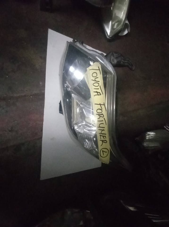 TOYOTA FORTUNER HEADLIGHT LEFT HAND SIDE - Private Seller TOYOTA FORTUNER HEADLIGHT LEFT HAND SIDE - Private Seller