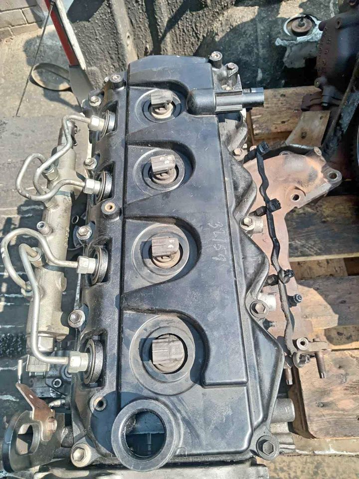 Nissan np300 yd25 tappet cover - Private Seller