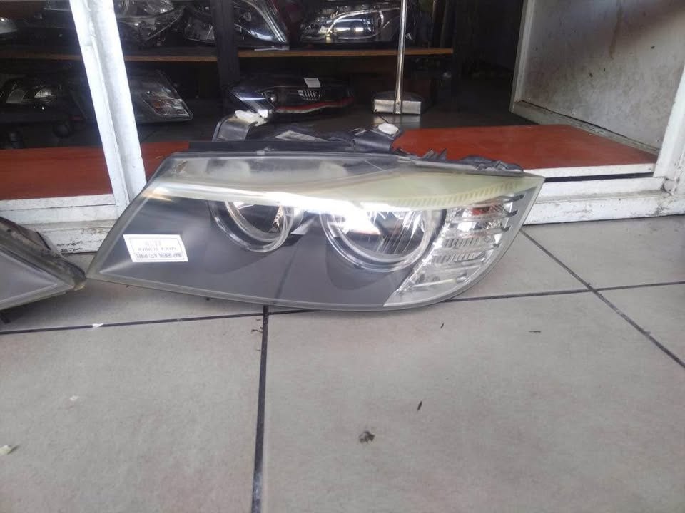 BMW E90 headlight - Private Seller BMW E90 headlight - Private Seller