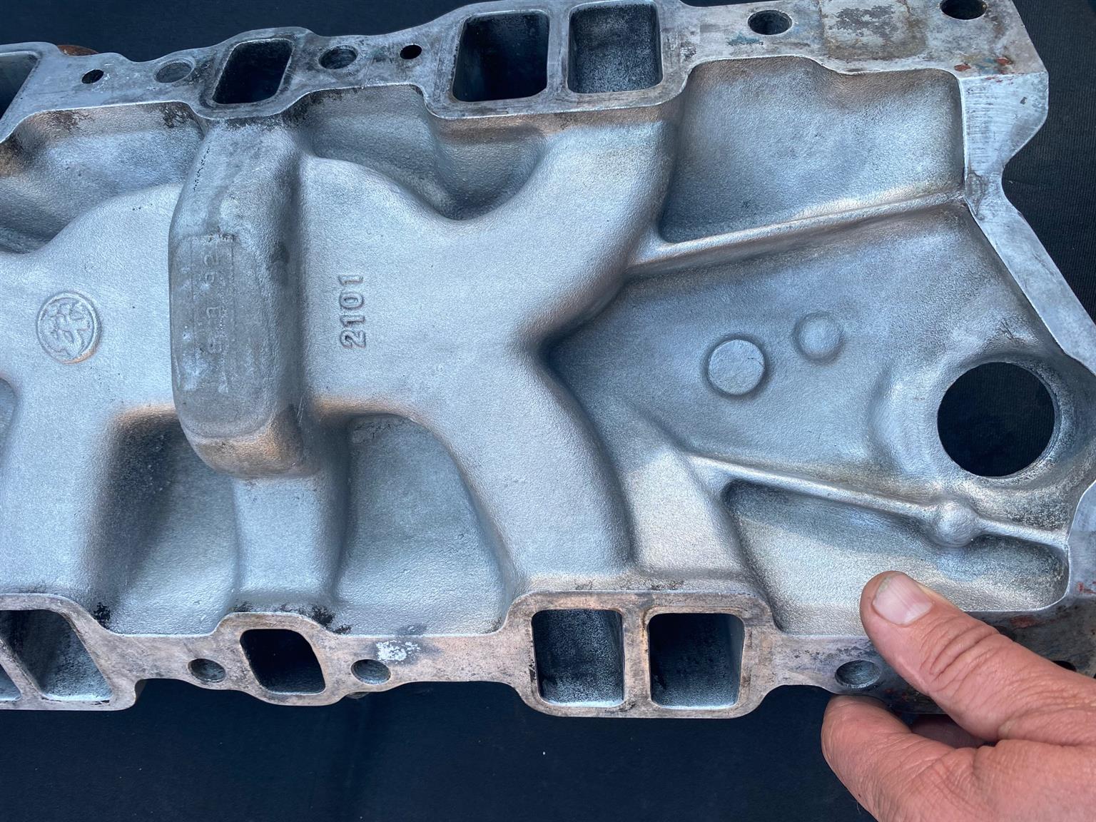 Edelbrock Performer intake Manifold - Private Seller Edelbrock Performer intake Manifold - Private Seller
