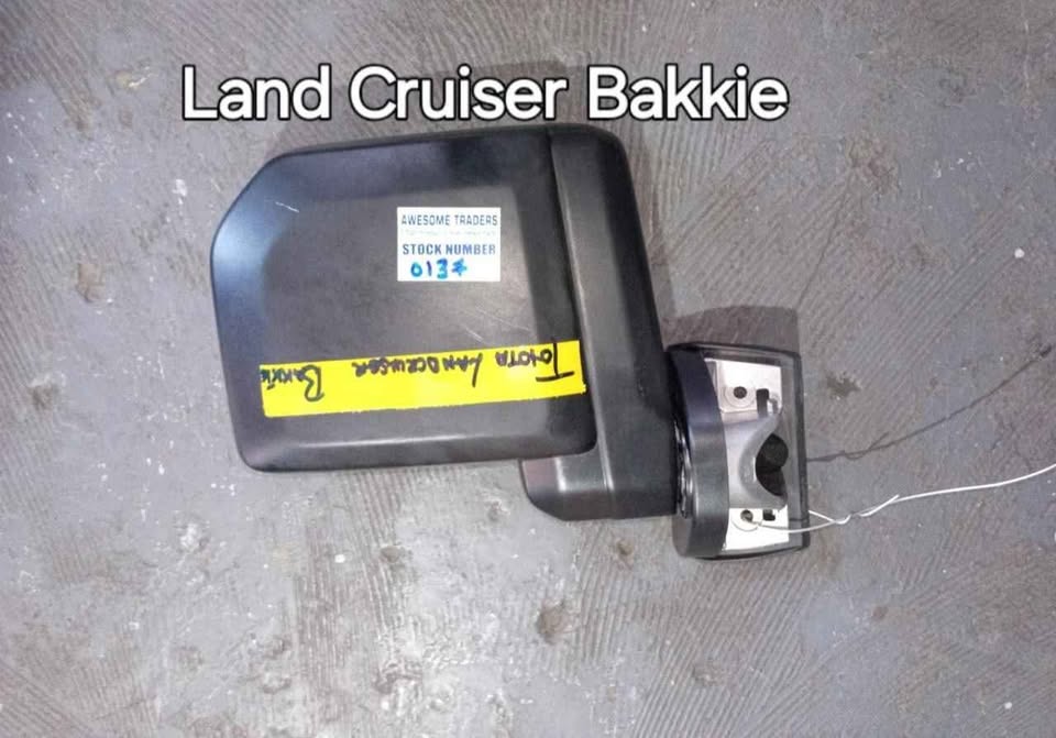 Toyota Land Cruiser Bakkie Side Mirror Rightside. - Private Seller Toyota Land Cruiser Bakkie Side Mirror Rightside. - Private Seller