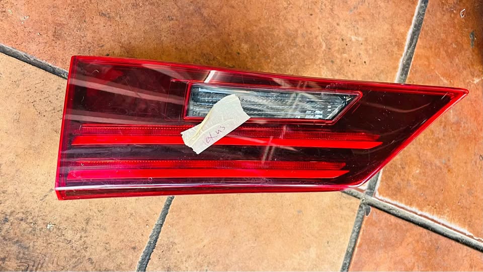 LEXUS IS250 IS200T IS350 RIGHT INNER LED TAILLIGHT 2014/17 - Private Seller LEXUS IS250 IS200T IS350 RIGHT INNER LED TAILLIGHT 2014/17 - Private Seller