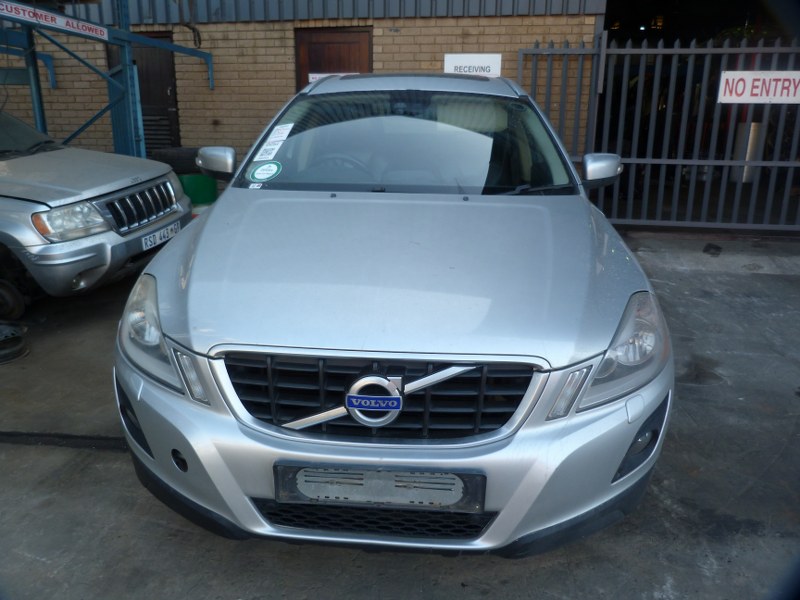 STRIPPING Volvo XC60 2.4D Geartronic - 2010 - Private Seller STRIPPING Volvo XC60 2.4D Geartronic - 2010 - Private Seller