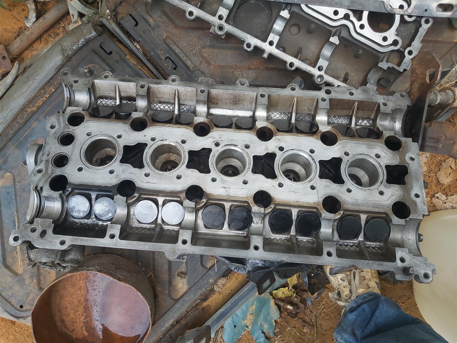 Cylinder head Ford focus 2.5 - Private Seller