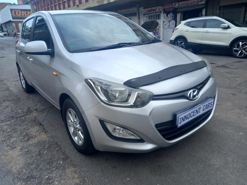 2014 HYUNDAI i20 1.2 PETROL, HATCHBACK, SILVER COLOUR, 85000KM,