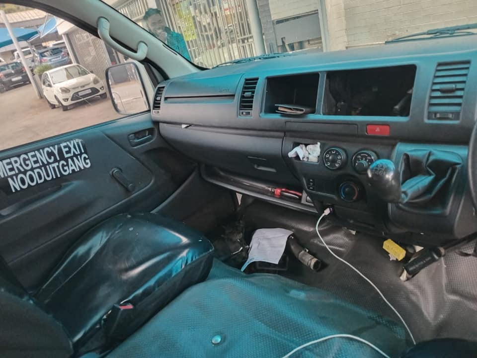 2021 TOYOTA QUANTUM 2.5 MANUAL 16SEATER