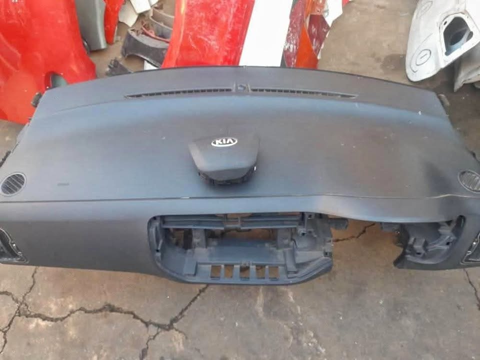 KIA RIO AIRBAGS DASHBOARD AND STEERING - Private Seller KIA RIO AIRBAGS DASHBOARD AND STEERING - Private Seller