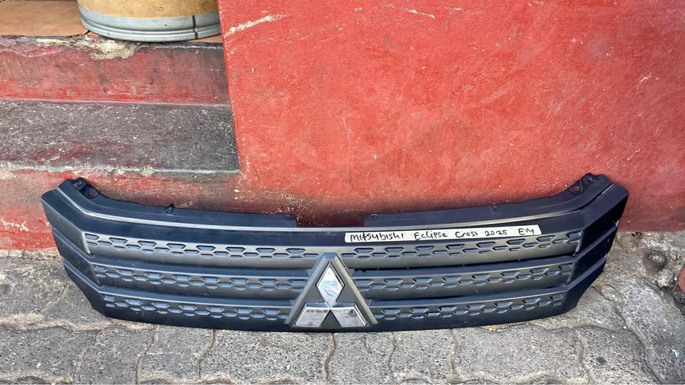 Mitsubishi Eclipse Cross grill - Private Seller Mitsubishi Eclipse Cross grill - Private Seller