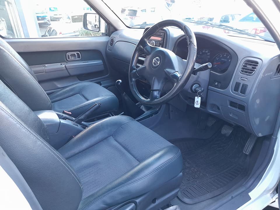 2011 NISSAN NP300 HARDBODY 4X2 DOUBLE CAB MANUAL