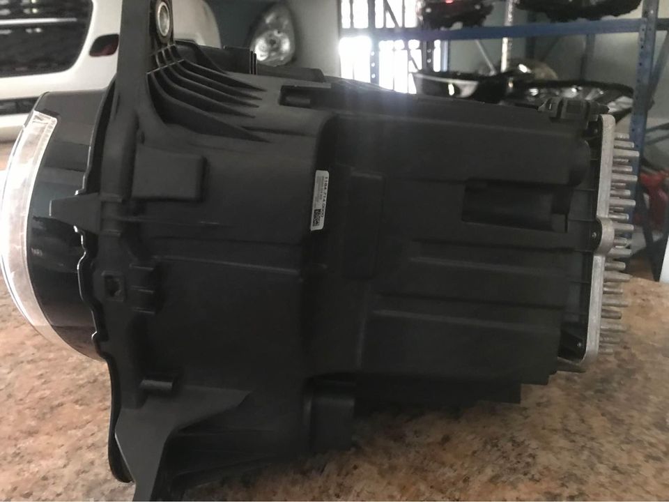 2022 Land Rover defender right headlight - Private Seller 2022 Land Rover defender right headlight - Private Seller