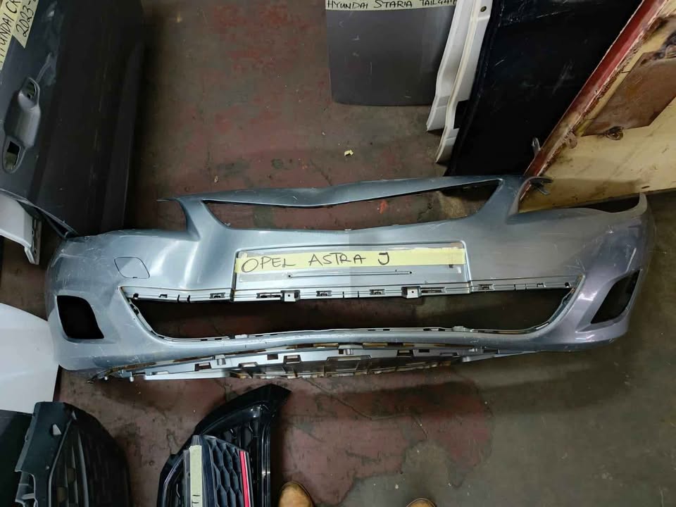 OPEL ASTRA J FRONT BUMPER - Private Seller OPEL ASTRA J FRONT BUMPER - Private Seller