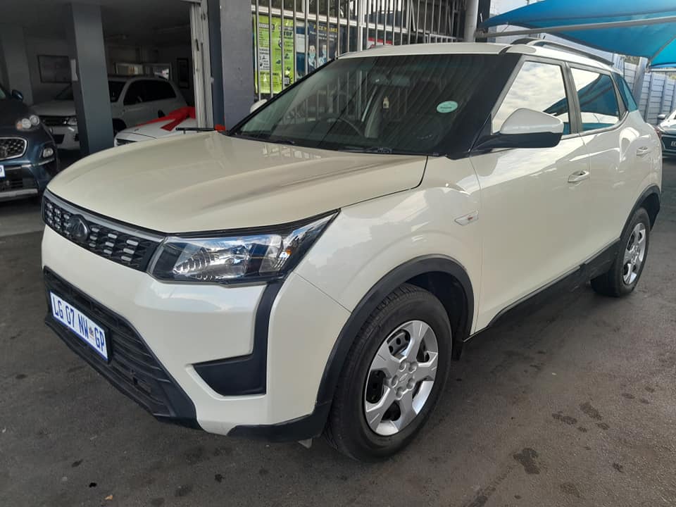 2020 MAHINDRA XUV300 1.5 MANUAL