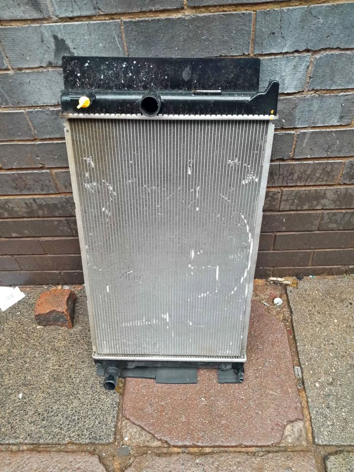 TOYOTA PROFESIONAL QUEST RADIATOR - Private Seller