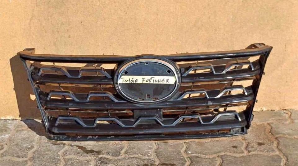 Toyota Fortuner main Grill Call or dm - Private Seller Toyota Fortuner main Grill Call or dm - Private Seller