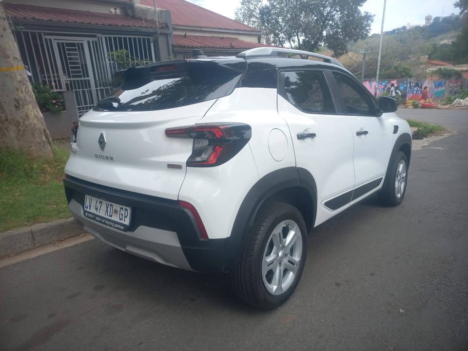Renualt Kiger 2022 Model 1.0 Turbo Petrol, Automatic, White Color, Mileage 26000kms,
