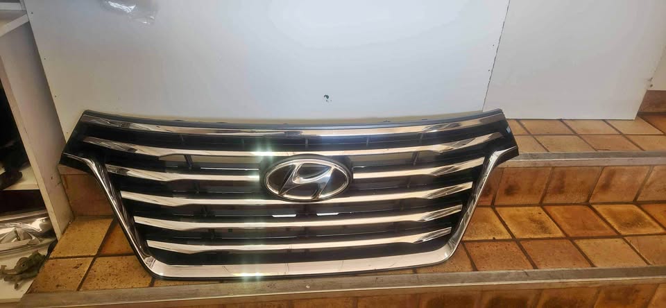 Hyundai H1 main grill super clean - Private Seller Hyundai H1 main grill super clean - Private Seller