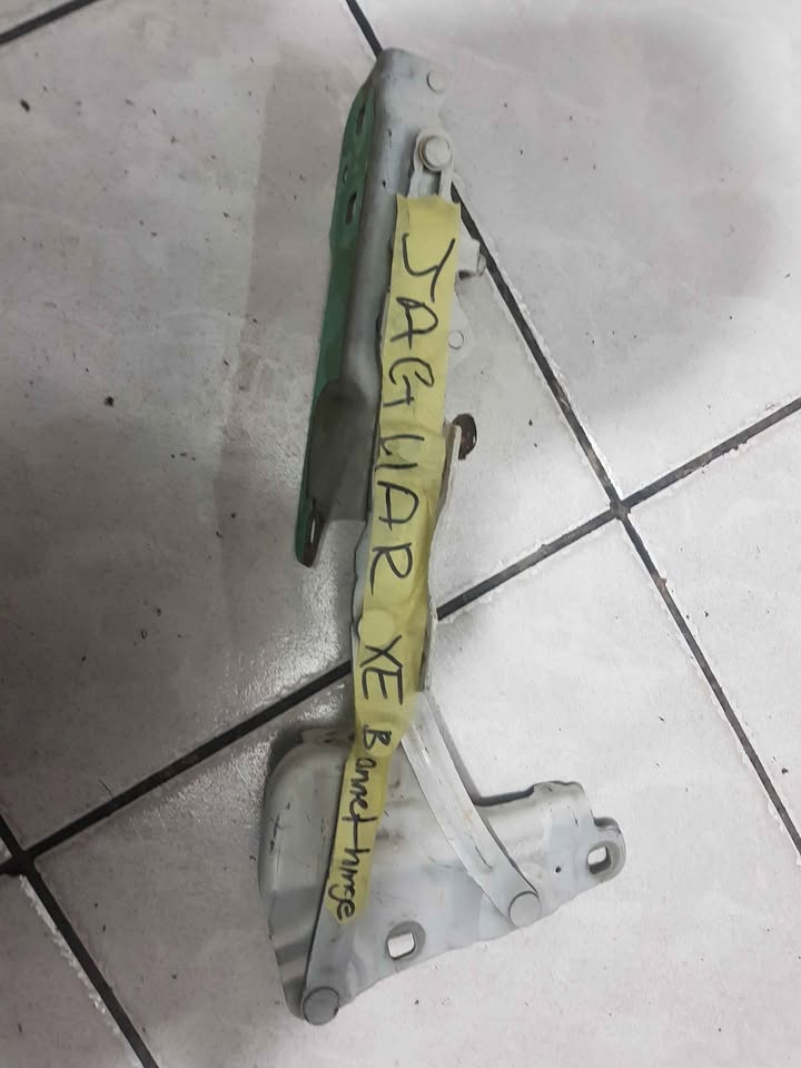 JAGUAR XE  BONNET HINGE - Private Seller