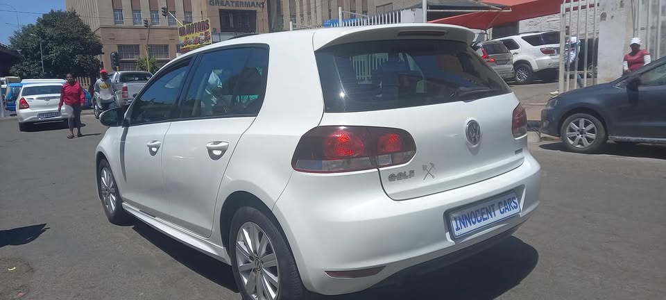 2012 VW GOLF VI 1.6 TDI DIESEL, MANUAL TRANSMISSION,  WHITE IN COLOUR,