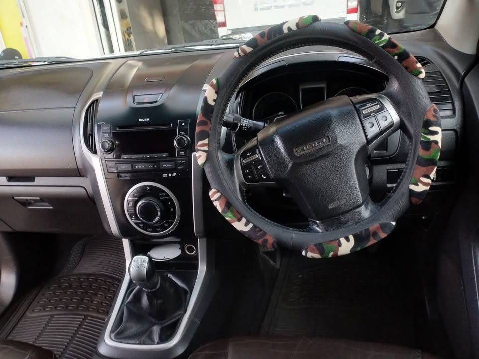 2015 ISUZU kb300 DTEQ 4x2 DOUBLE CAB CANOPY MANUAL