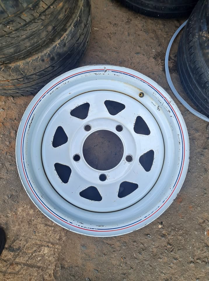 Toyota Landcruser cruiser steal rim size 16 - Private Seller Toyota Landcruser cruiser steal rim size 16 - Private Seller