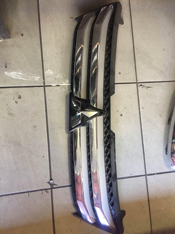 Mitsubishi Eclipse Cross Front Grill GRILLE for sell in good condition nice and clean - Private Seller