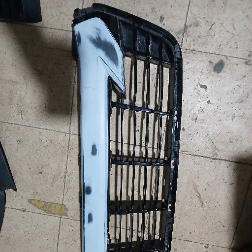 Isuzu Bakker grill - Private Seller Isuzu Bakker grill - Private Seller