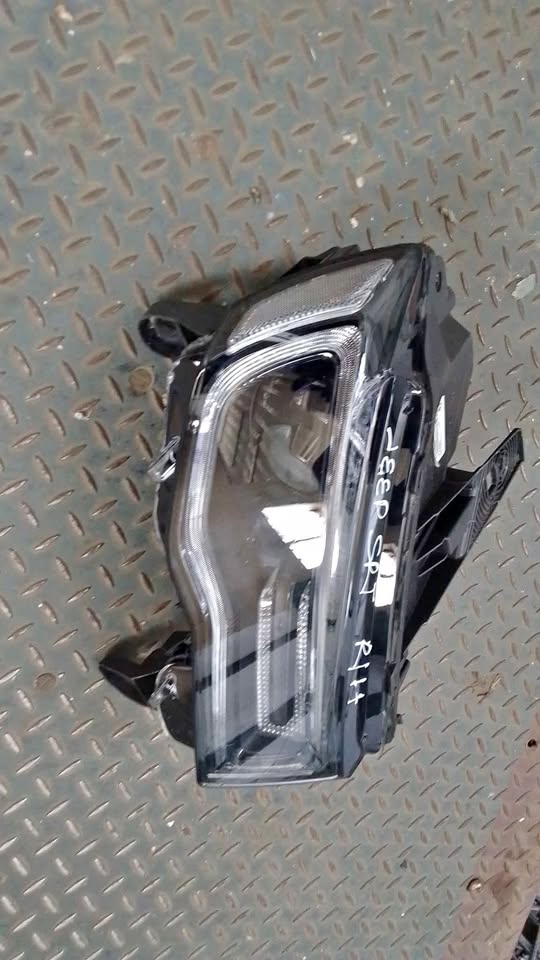 JEEP CHEROKEE HEADLIGHTS - Private Seller JEEP CHEROKEE HEADLIGHTS - Private Seller