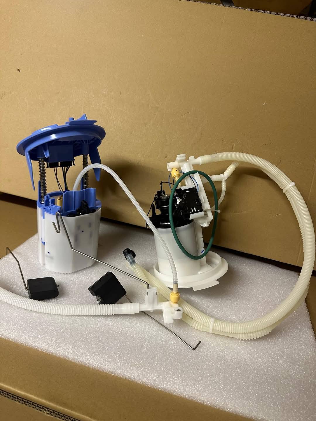 BRAND NEW LOW PRESSURE FUEL PUMP ASSEMBLY AND SENDER UNIT FOR M156 AMG  AND M276 - Private Seller