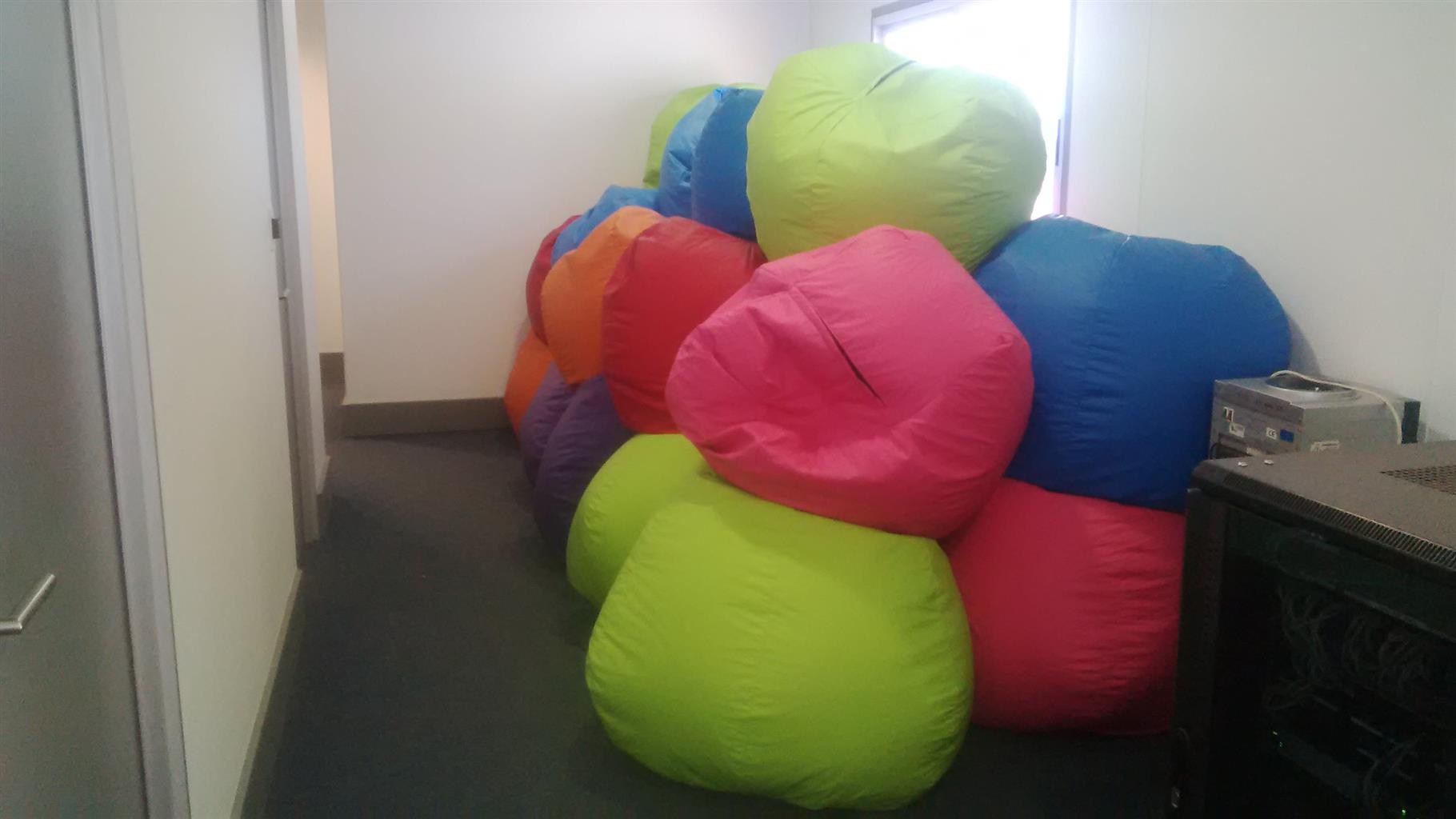 Beautiful STANDARD BEAN BAGS 4 UR SCHOOL,LIVING ROOM,OFFICE ETC.IN A CHEAP PRICES,place UR order NOW 