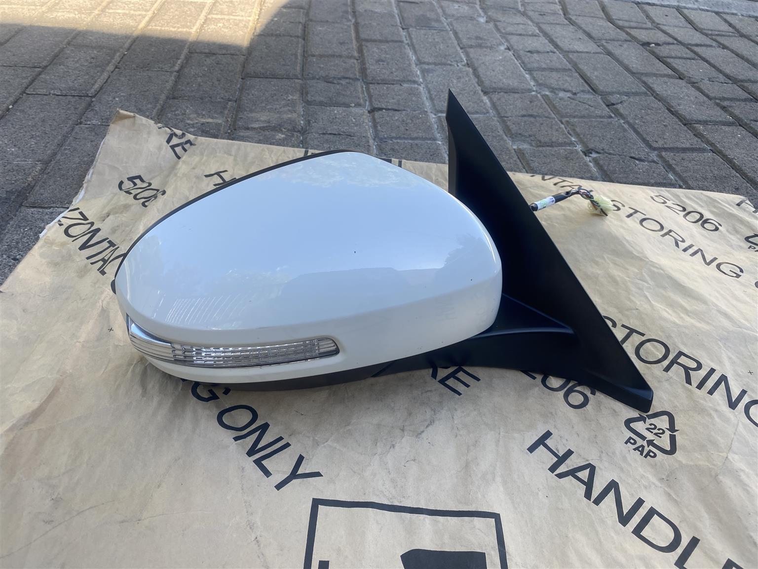 2022 TOYOTA URBAN CRUISER ELECTRONIC AUTO-FOLD DOOR MIRROR RIGHT SIDE FOR SALE - Private Seller 2022 TOYOTA URBAN CRUISER ELECTRONIC AUTO-FOLD DOOR MIRROR RIGHT SIDE FOR SALE - Private Seller