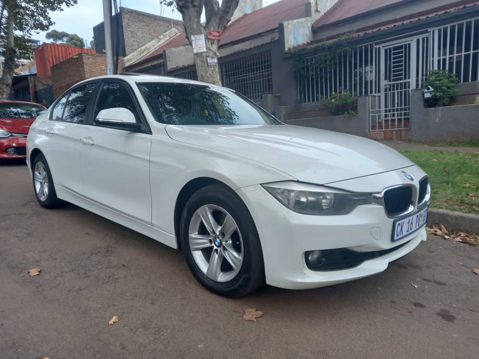 2013 BMW 320i Petrol, Automatic, White,  Reverse Sensor, Leather seat,