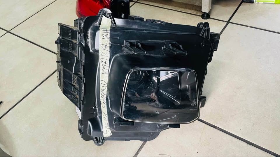 Suzuki Grand Vitara headlight - Private Seller Suzuki Grand Vitara headlight - Private Seller