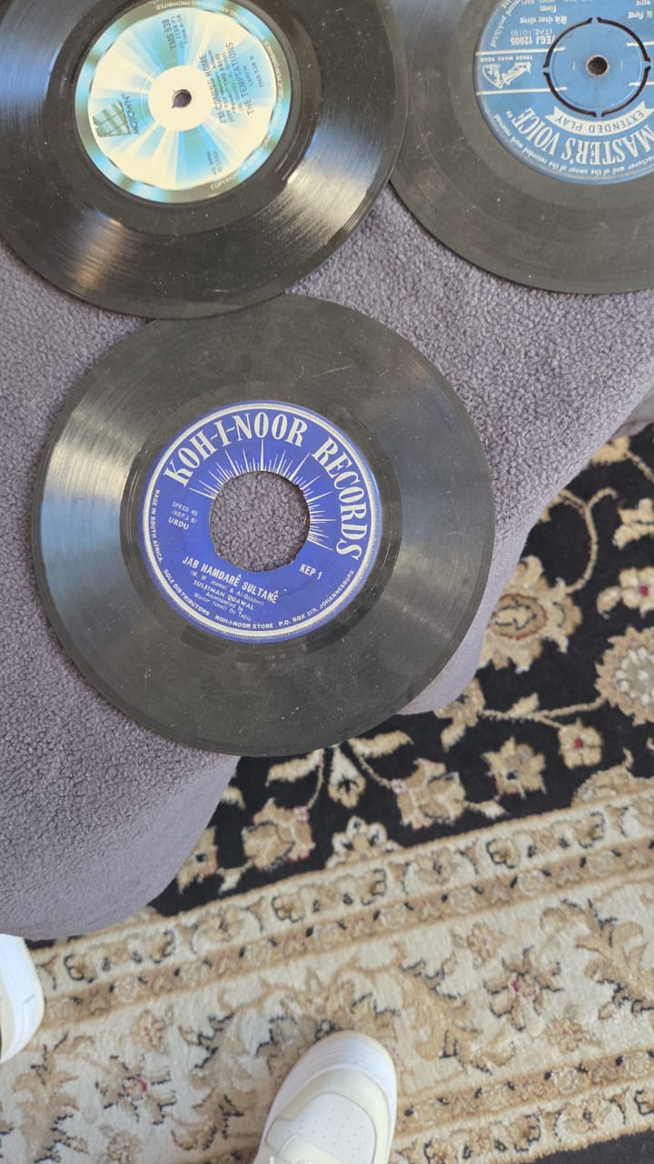 Old vinyl Indian records without cover