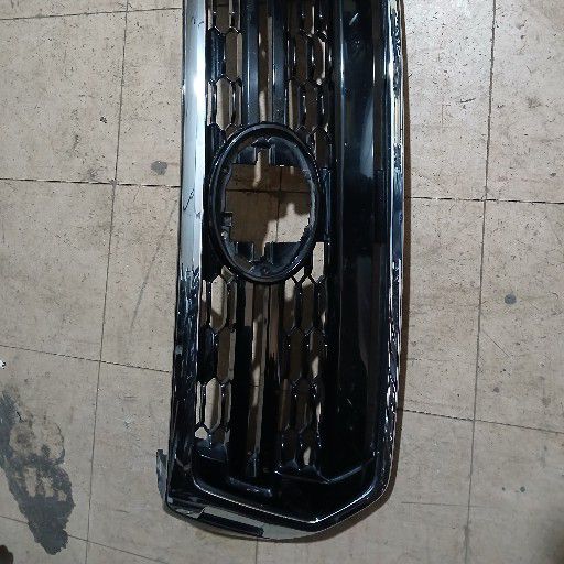 Toyota hilux gd6 grill - Private Seller Toyota hilux gd6 grill - Private Seller