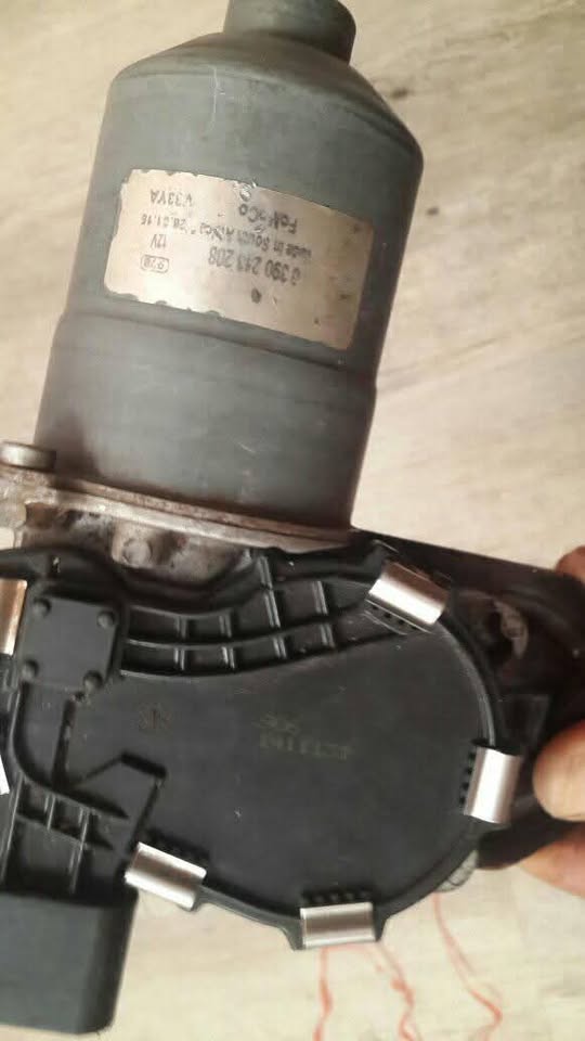 OEM FORD RANGER T6/T7/T8 WIPER MOTOR - Private Seller OEM FORD RANGER T6/T7/T8 WIPER MOTOR - Private Seller