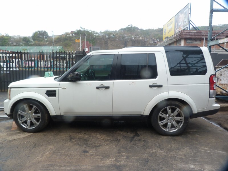 Land Rover Discovery 4 3.0 TDV6 AT White - 2010 STRIPPING FOR SPARES - Private Seller