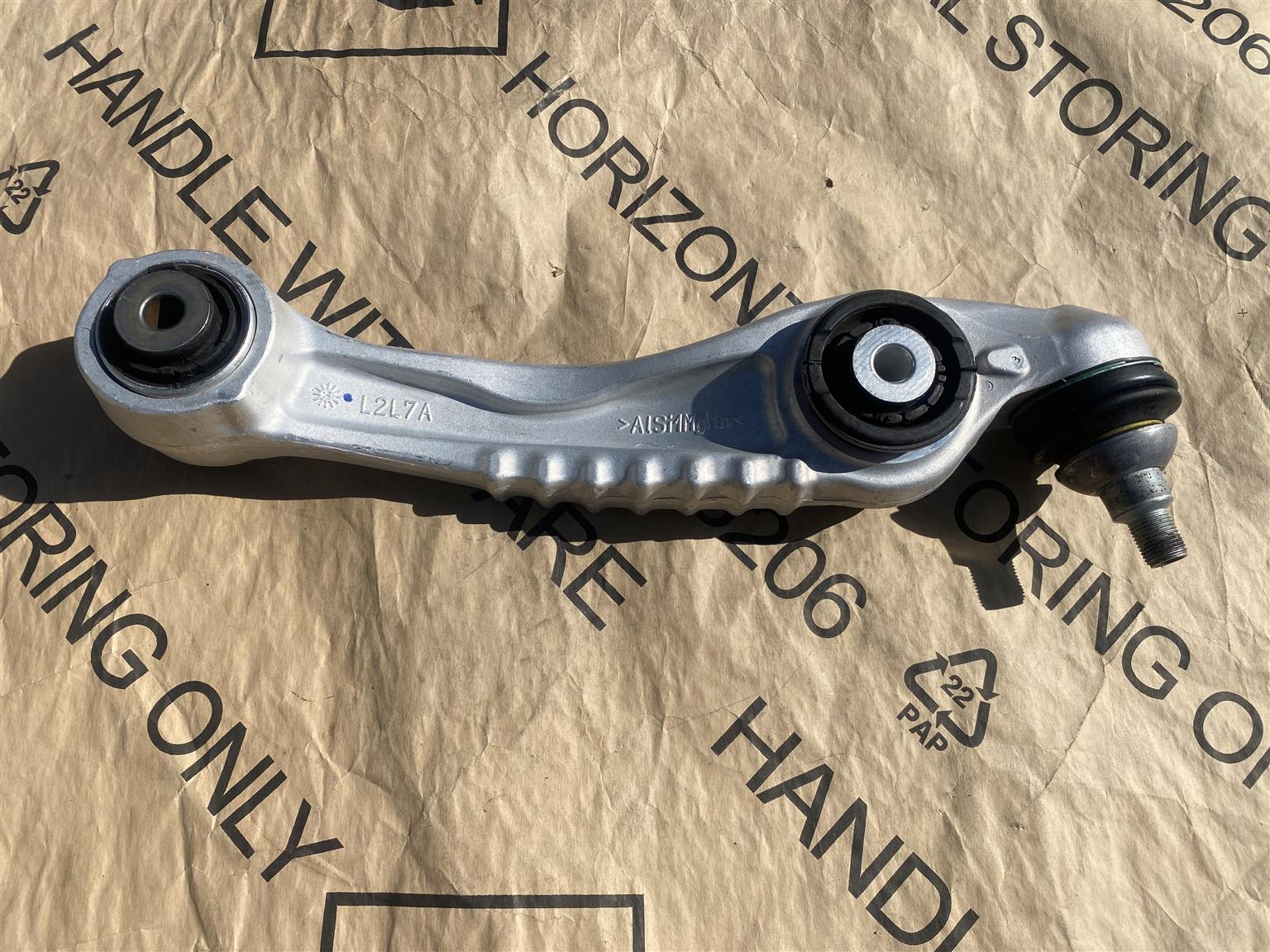 2024 RANGE ROVER SPORT RIGHT FRONT CONTROL ARM FOR SALE. BRAND NEW
