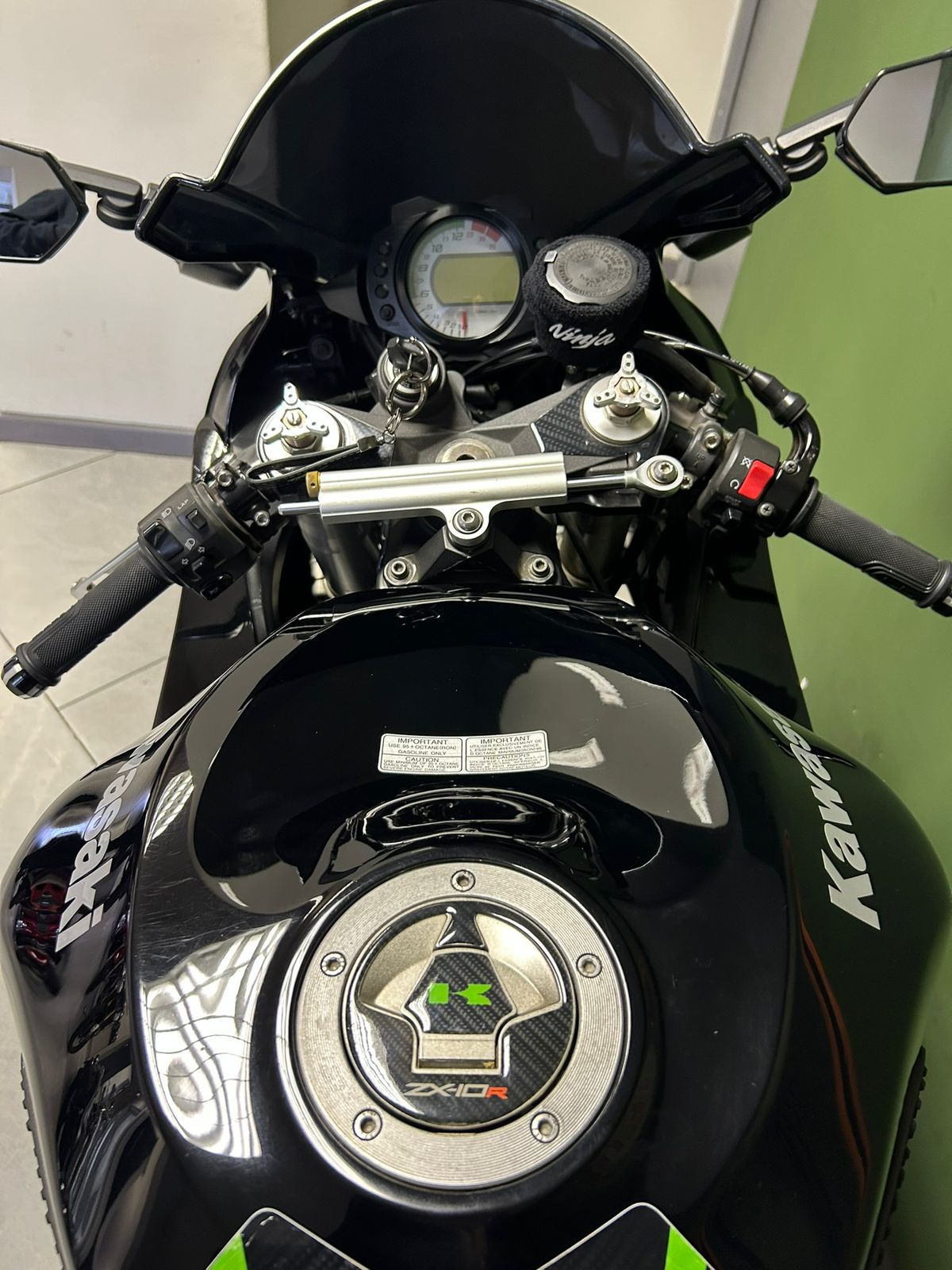 2010 KAWASAKI ZX10 R - Private Seller 2010 KAWASAKI ZX10 R - Private Seller