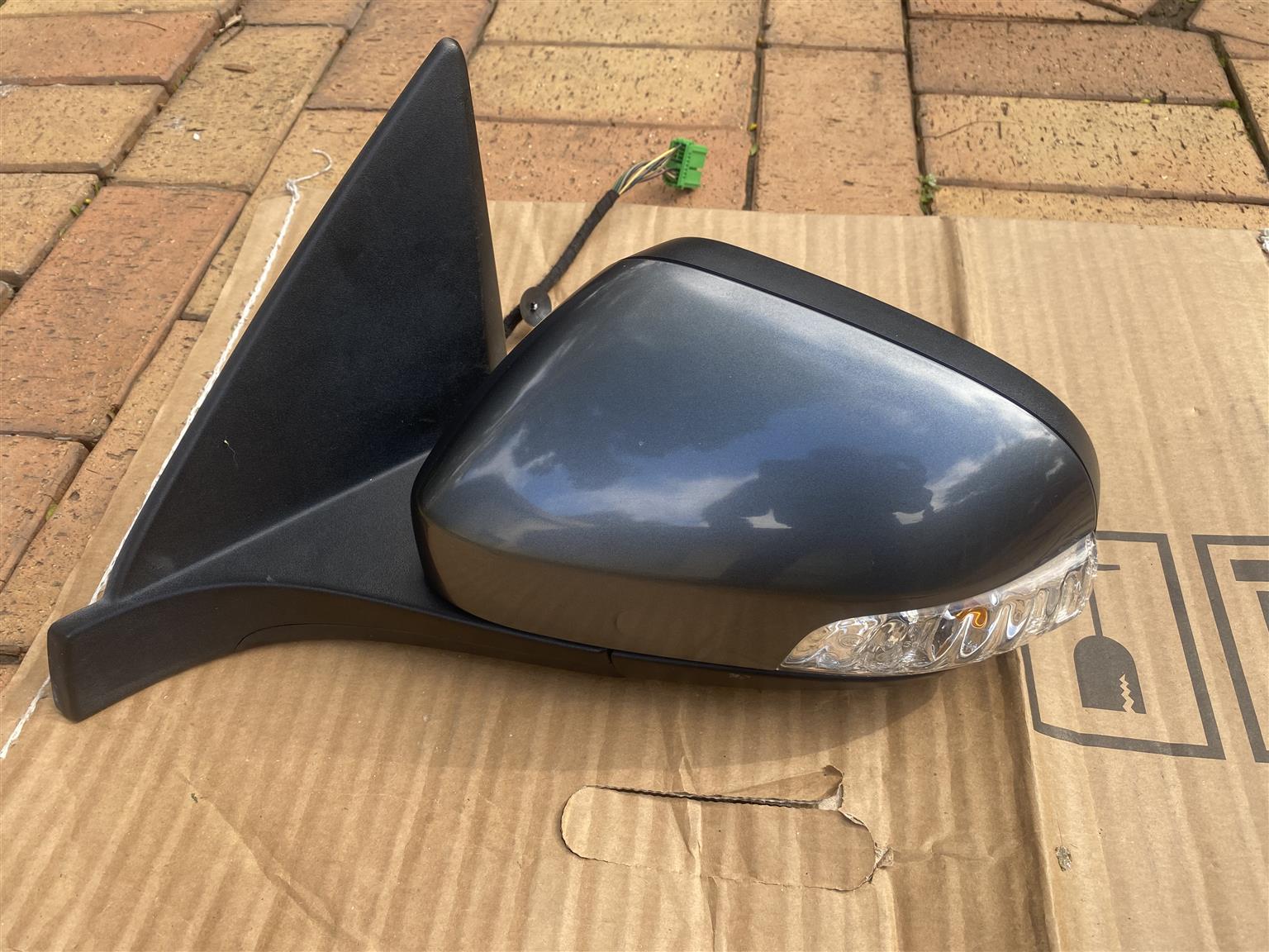 2013 VOLVO C30 ELECTRONIC AUTO-FOLD DOOR MIRROR LEFT SIDE FOR SALE. - Private Seller 2013 VOLVO C30 ELECTRONIC AUTO-FOLD DOOR MIRROR LEFT SIDE FOR SALE. - Private Seller