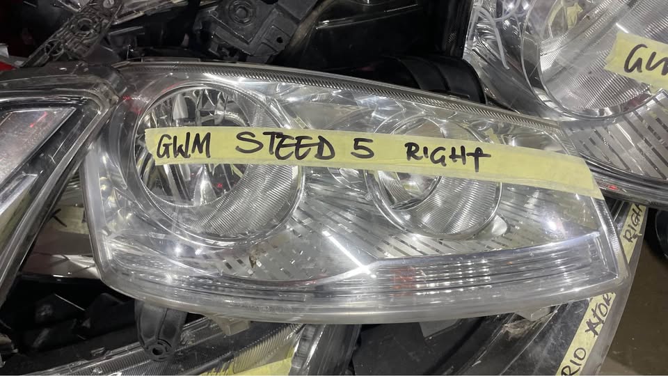 GWM STEED 5 headlight - Private Seller GWM STEED 5 headlight - Private Seller