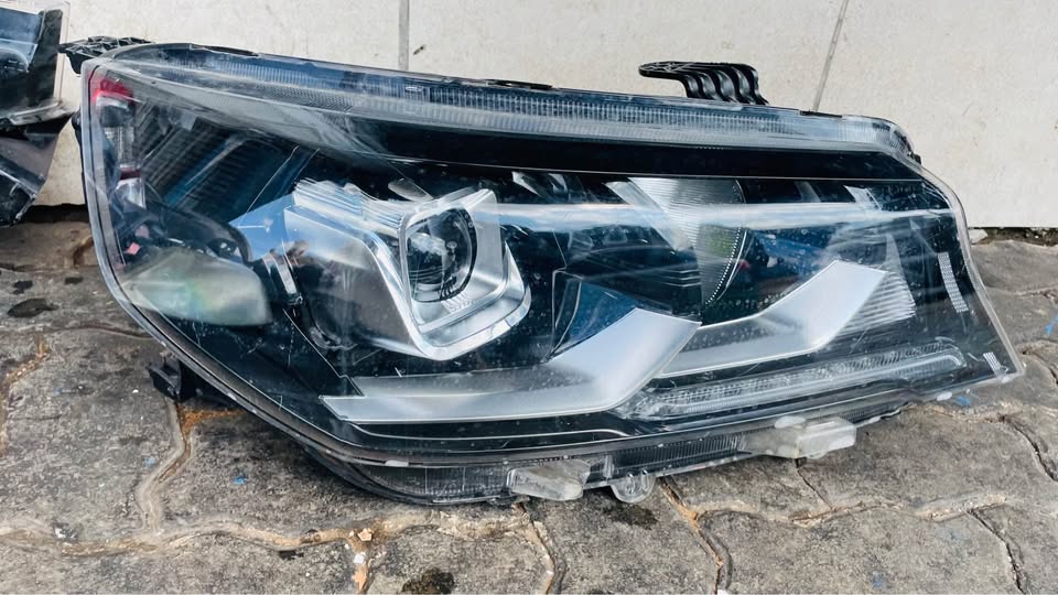 PEUGEOT LANDTREK LED HEADLIGHT - Private Seller PEUGEOT LANDTREK LED HEADLIGHT - Private Seller