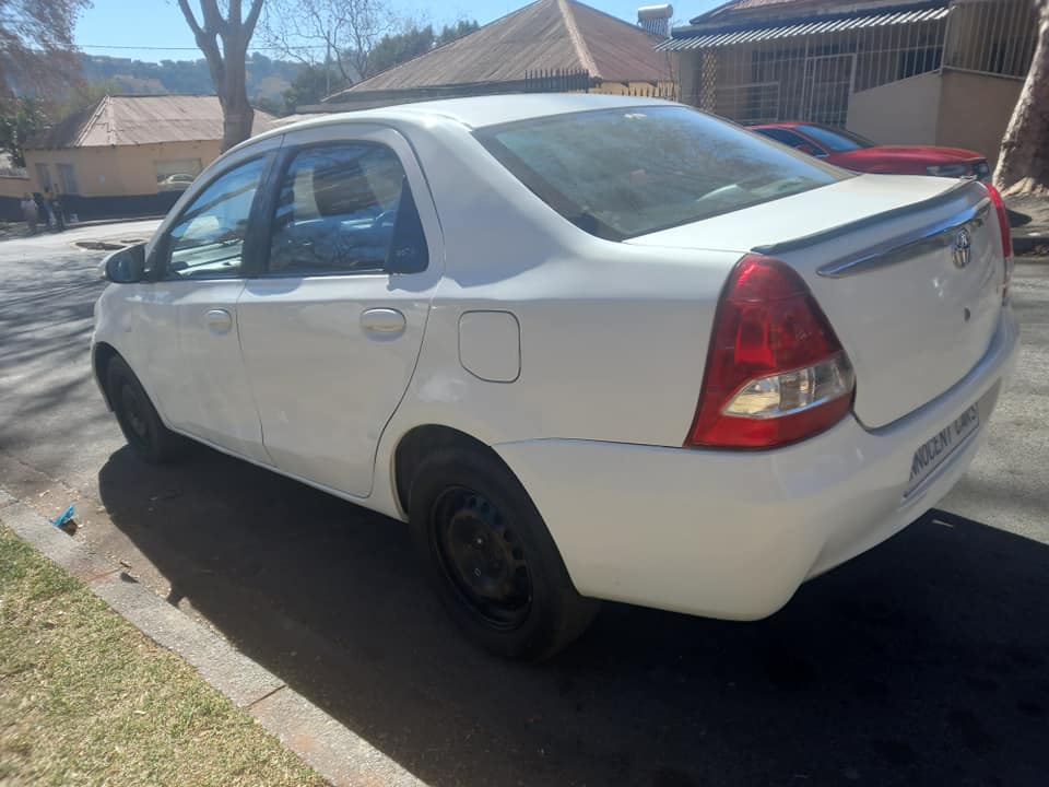 USED 2019 TOYOTA ETIOS SEDAN 1.5 ENGINE PETROL, MANUAL, WHITE COLOR, MILEAGE 98000KMS