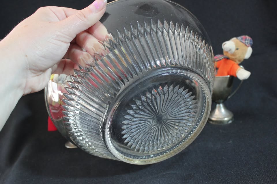 VINTAGE MEDIUM CUT GLASS SALAD BOWL WITH GOLD RIM OWL